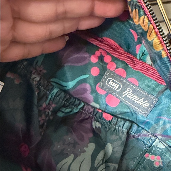 Lug Rumble crossbody tote Raspberry Shoulder Bag- holds a lot!!!! - Picture 9 of 13